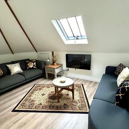 Glastonbury Secret Retreat - 1 Bd Split-Level Apt, Sleeps 3 Exterior foto